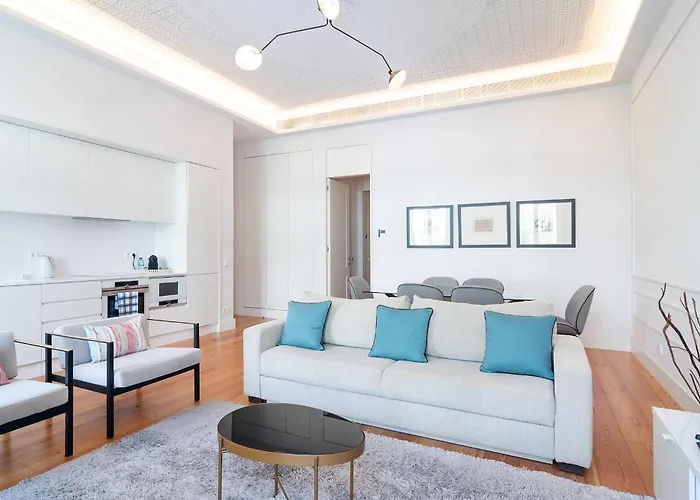 Unique Chiado, 2 Bedroom Deluxe Apartament Lizbona