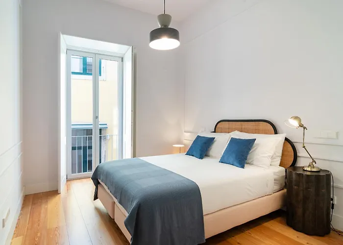 Unique Chiado, 2 Bedroom Deluxe Apartament